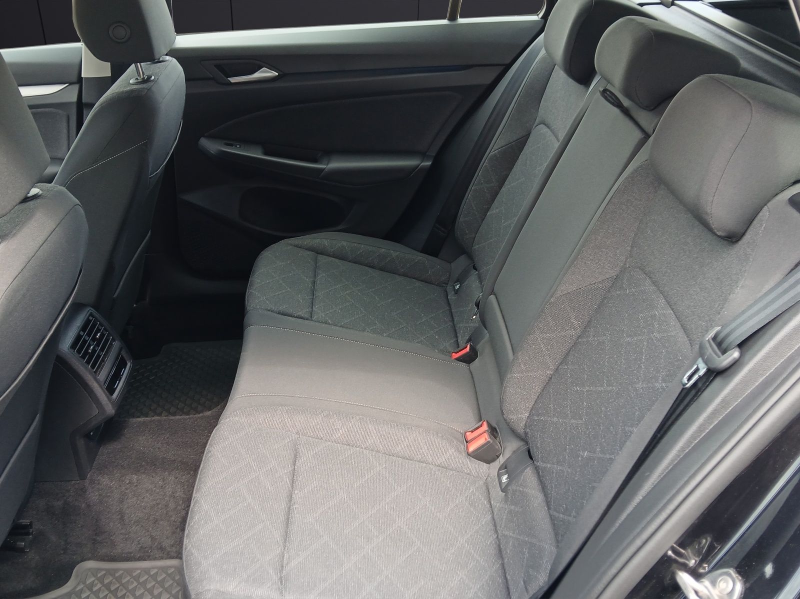 Fahrzeugabbildung Volkswagen Golf VIII Variant TDI Life LED Navi AID ACC Park