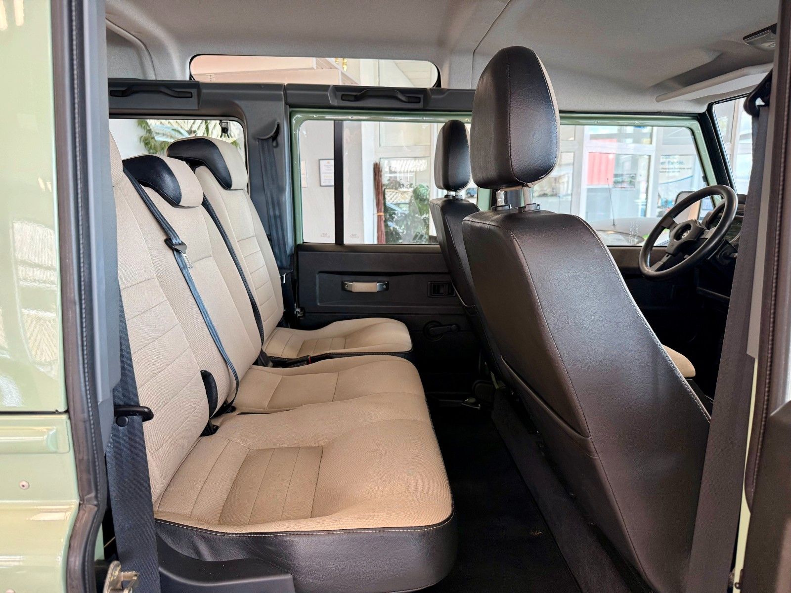 Fahrzeugabbildung Land Rover Defender 110 Heritage Station Wagon 7-Sitzer/AHK