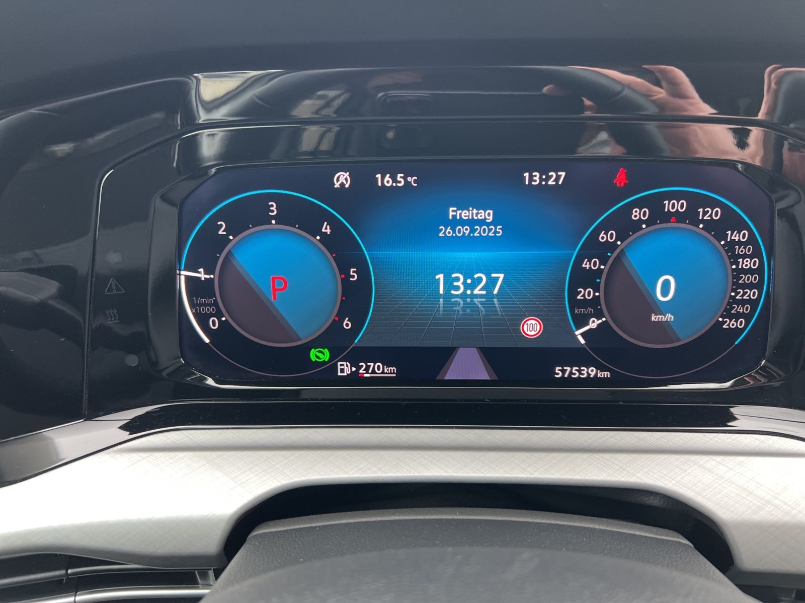 Fahrzeugabbildung Volkswagen Golf VIII Business TDI DSG LED ACC SHZ PDC Navi