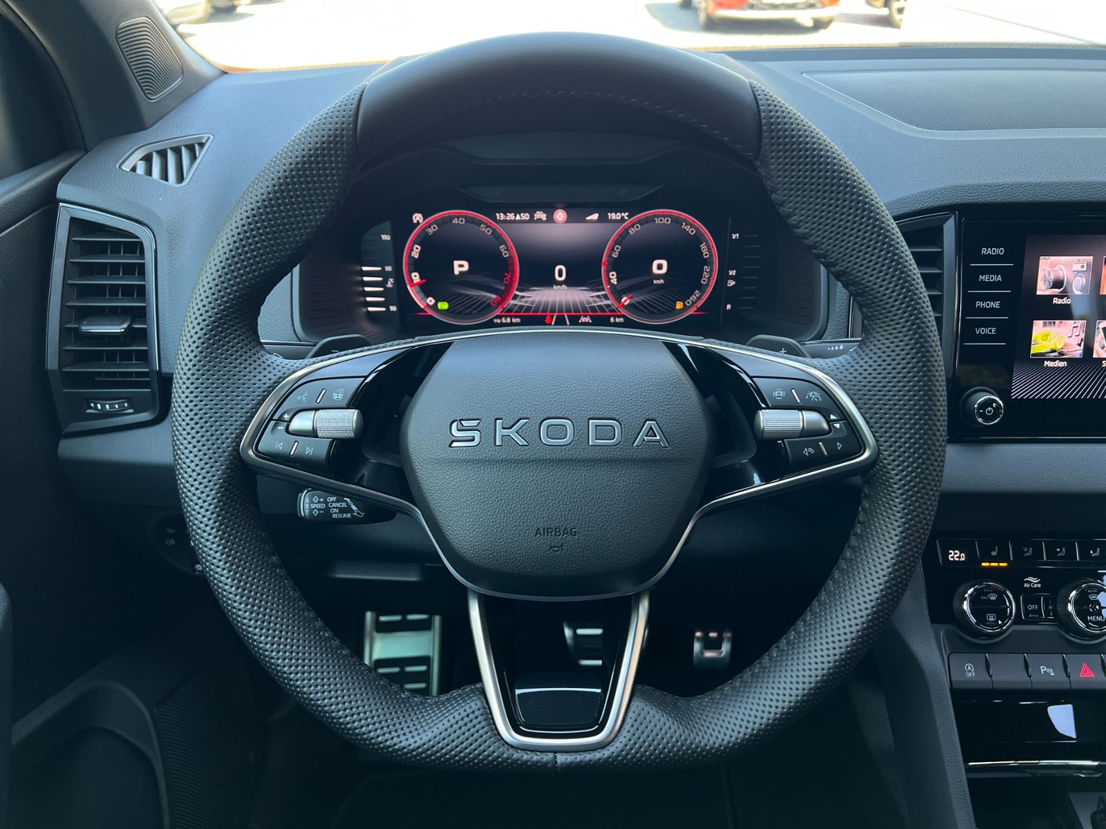 Fahrzeugabbildung SKODA Karoq Sportline 2.0 TSI 4x4 DSG *CANTON, AHK, 19