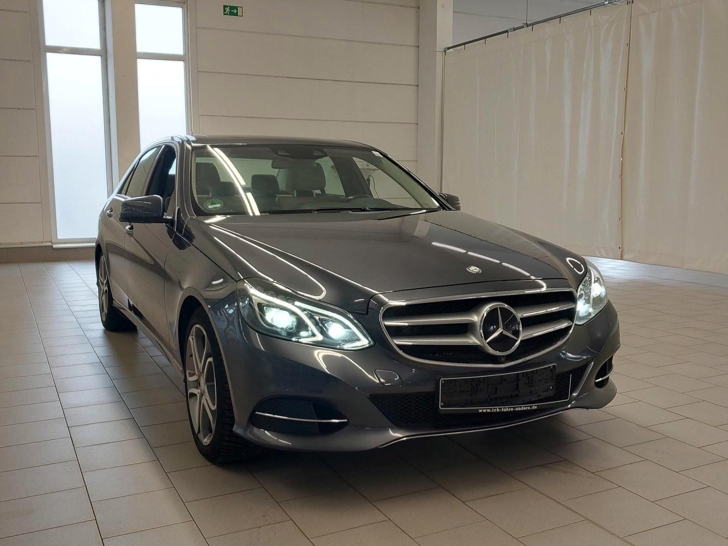 Mercedes-Benz E 350 4Matic NAVI/LEDER/SHD/R,KAMERA/AHK/LED/PDC