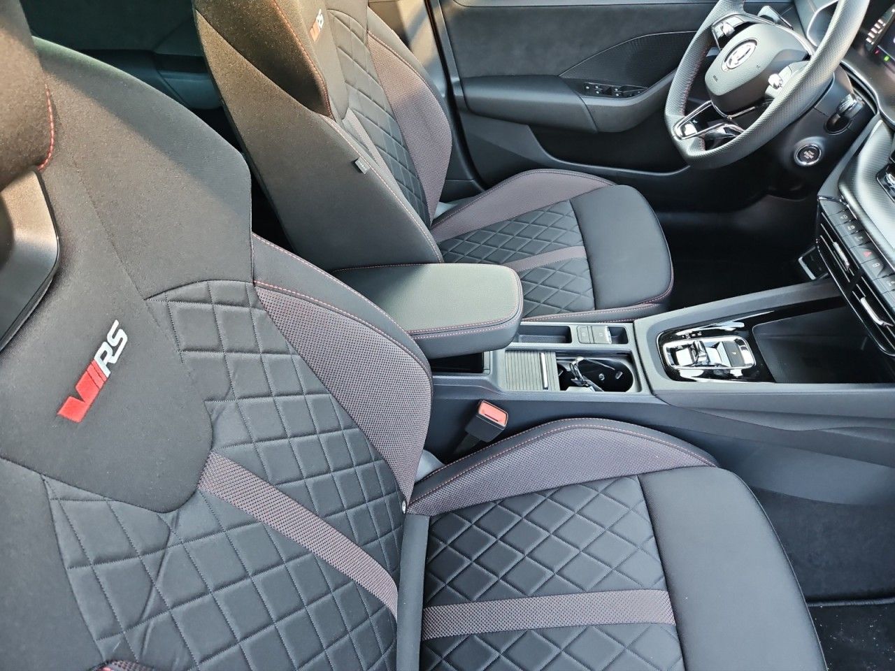 Fahrzeugabbildung SKODA Octavia Combi RS TSI 2.0 TSI DSG MATRIX/HUD/NAVI
