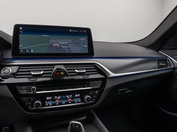 Fahrzeugabbildung BMW 520d M Sport Kamera DAB HiFi M Sportfahrwerk LED