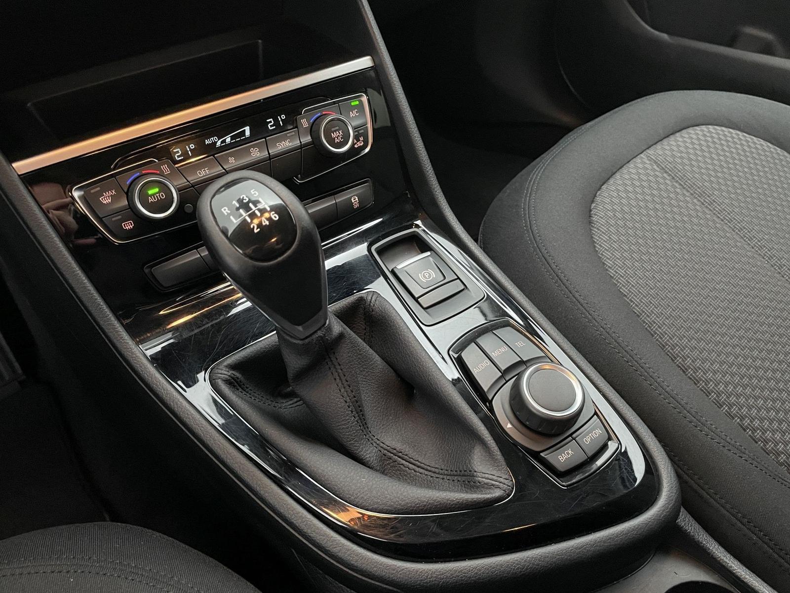 BMW 220i Active Tourer Advantage Tempomat AHK schw.