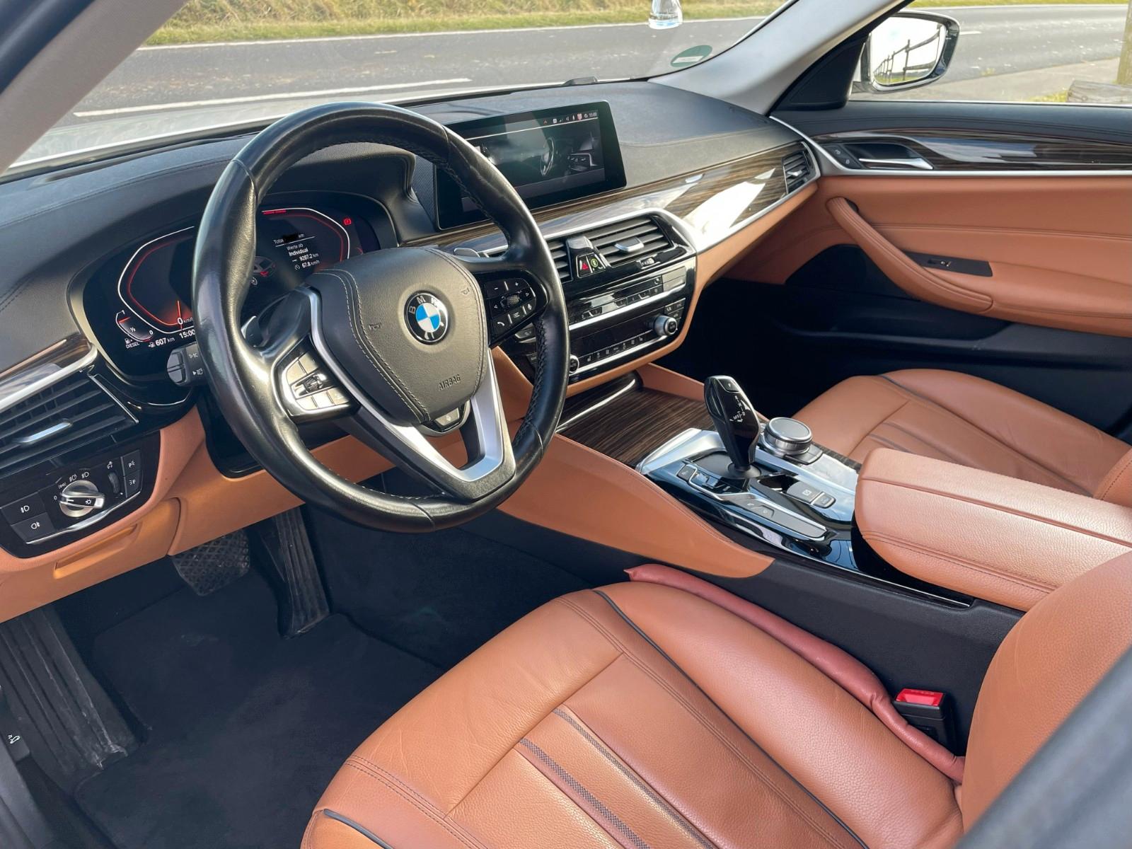 BMW 530d xDrive Touring - Pano, 360°, Standheizung  