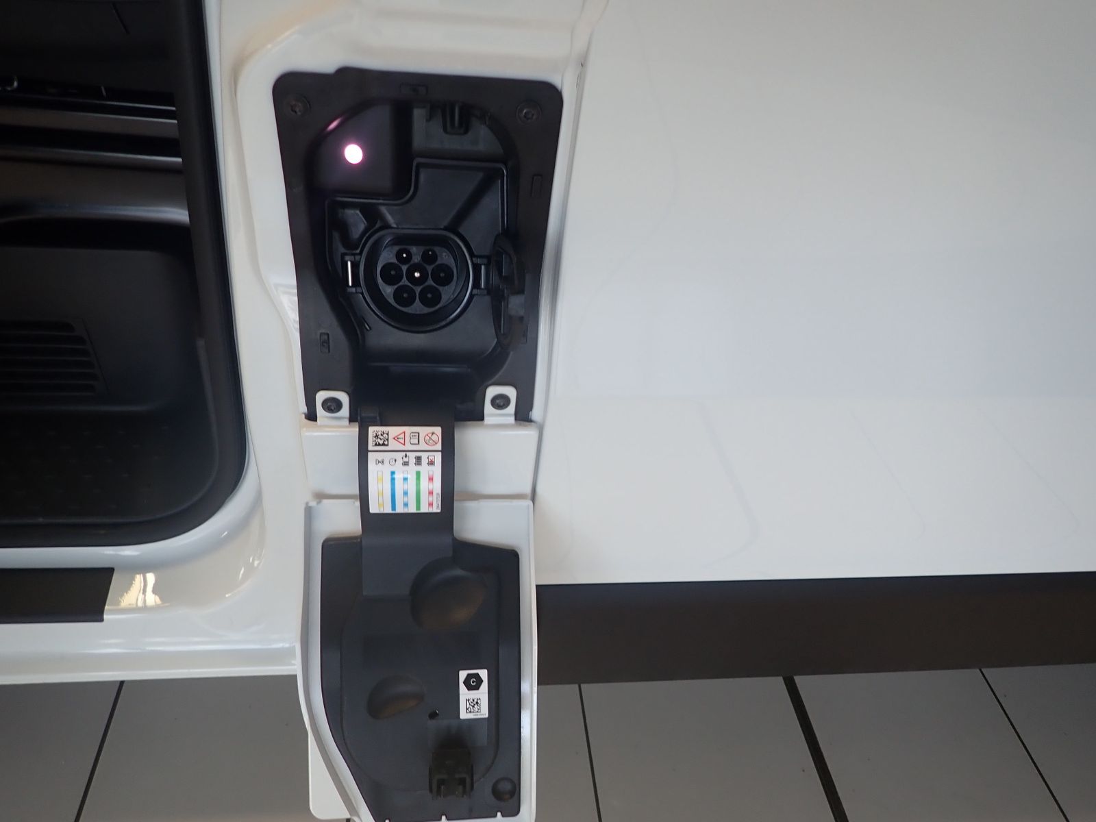 Fahrzeugabbildung Renault Trafic E-TECH 100% elektrisch Kastenwagen L1H1