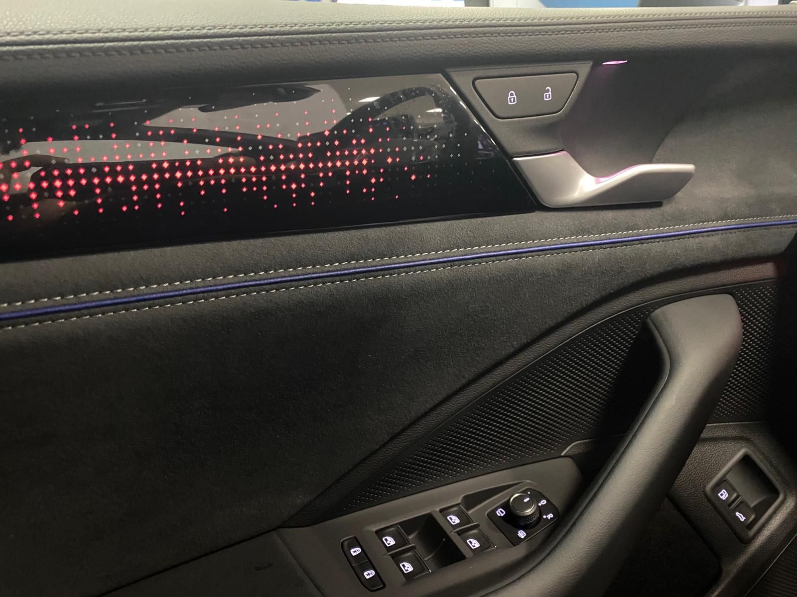 Fahrzeugabbildung Volkswagen Passat Variant 1.5 TSI eHybrid DCC R-Line