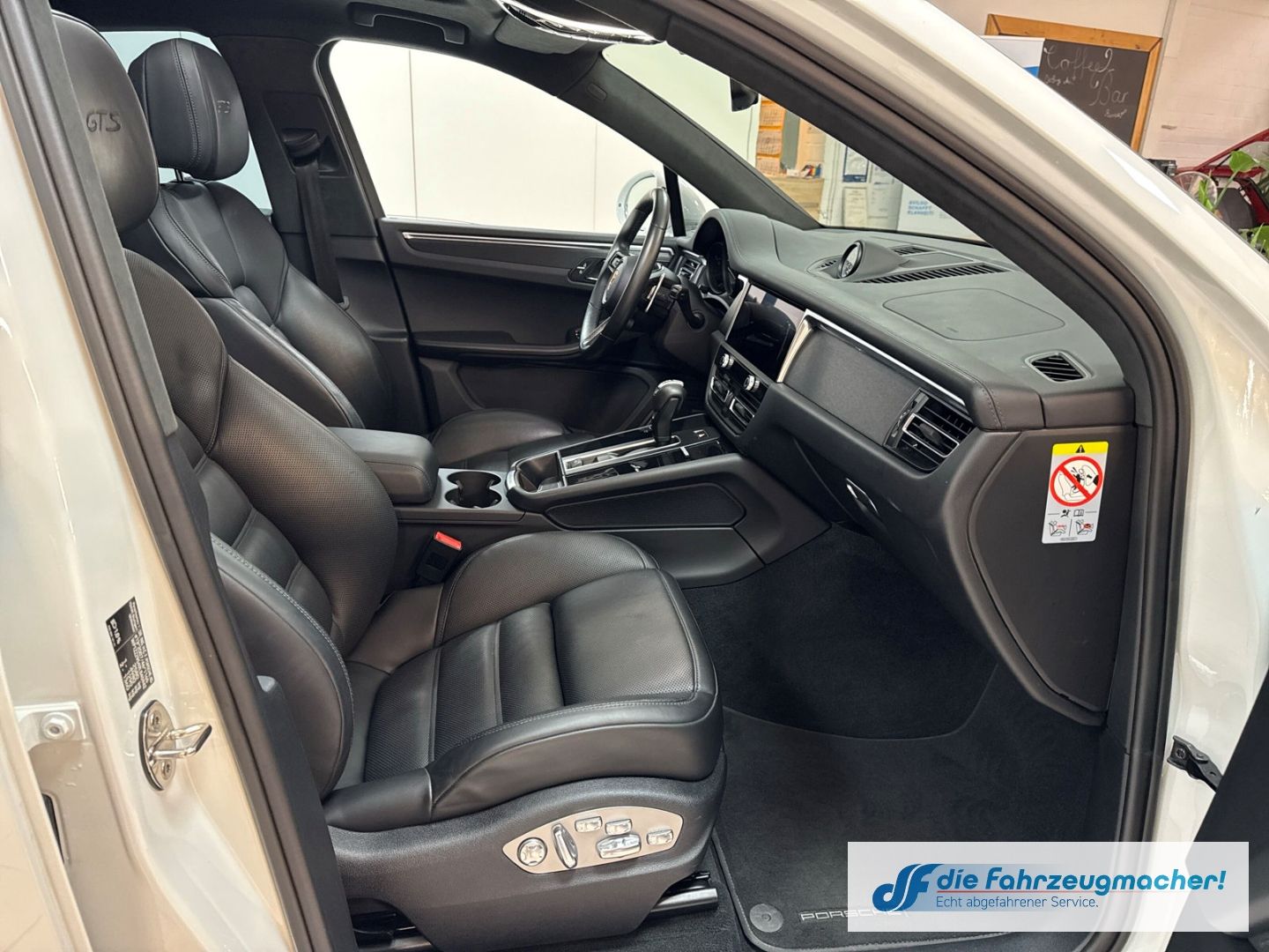 Fahrzeugabbildung Porsche Macan GTS Luftfederung AD Niveau Approved*2028 E