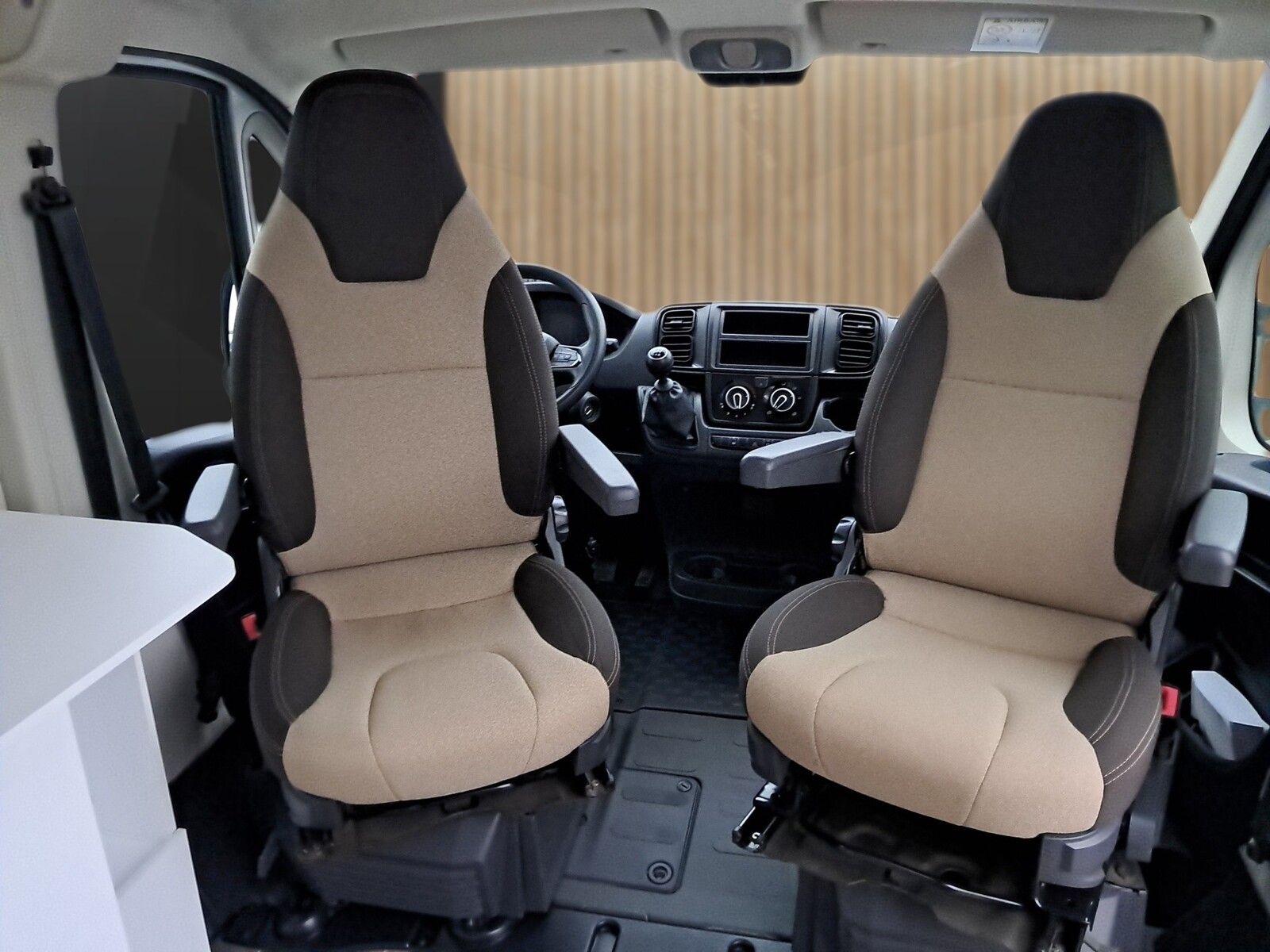 Fahrzeugabbildung Roller Team Livingstone K2 Hubbett,Markise,Tempomat