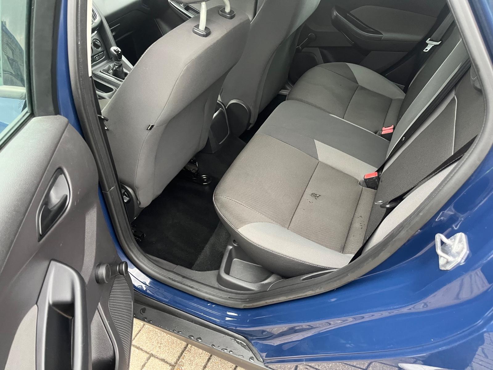 Ford Focus 2014 — photo 9