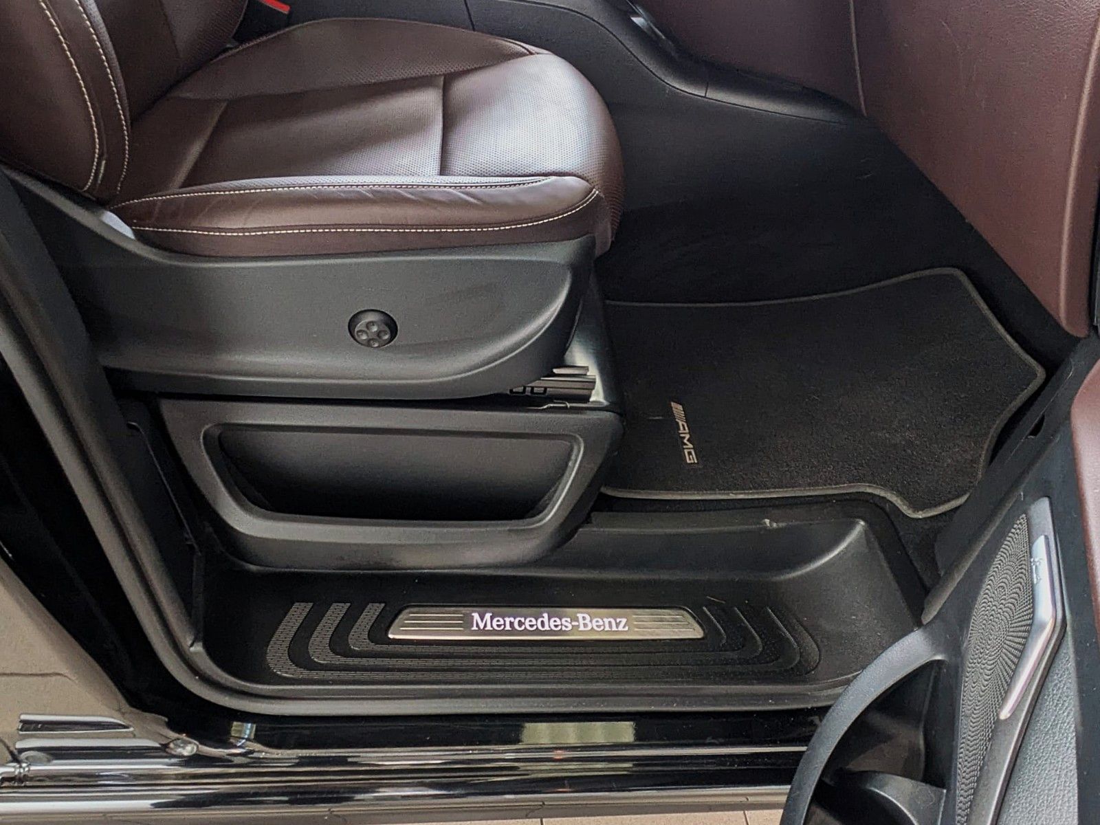 Fahrzeugabbildung Mercedes-Benz V 250d AMG 4M LANG 6 SITZE VIP SHUTTLE MEGAVOLL!