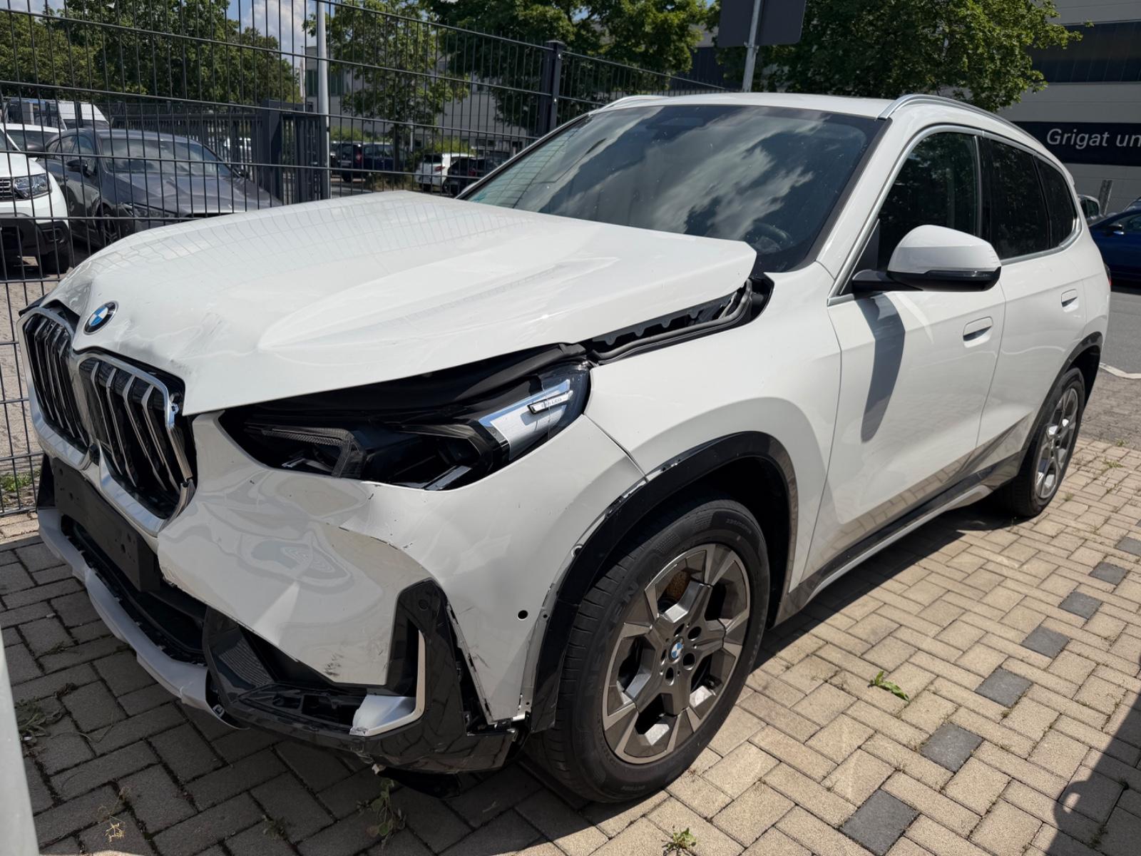 BMW X1 23 i xDrive xLine Innovation Panoramadach