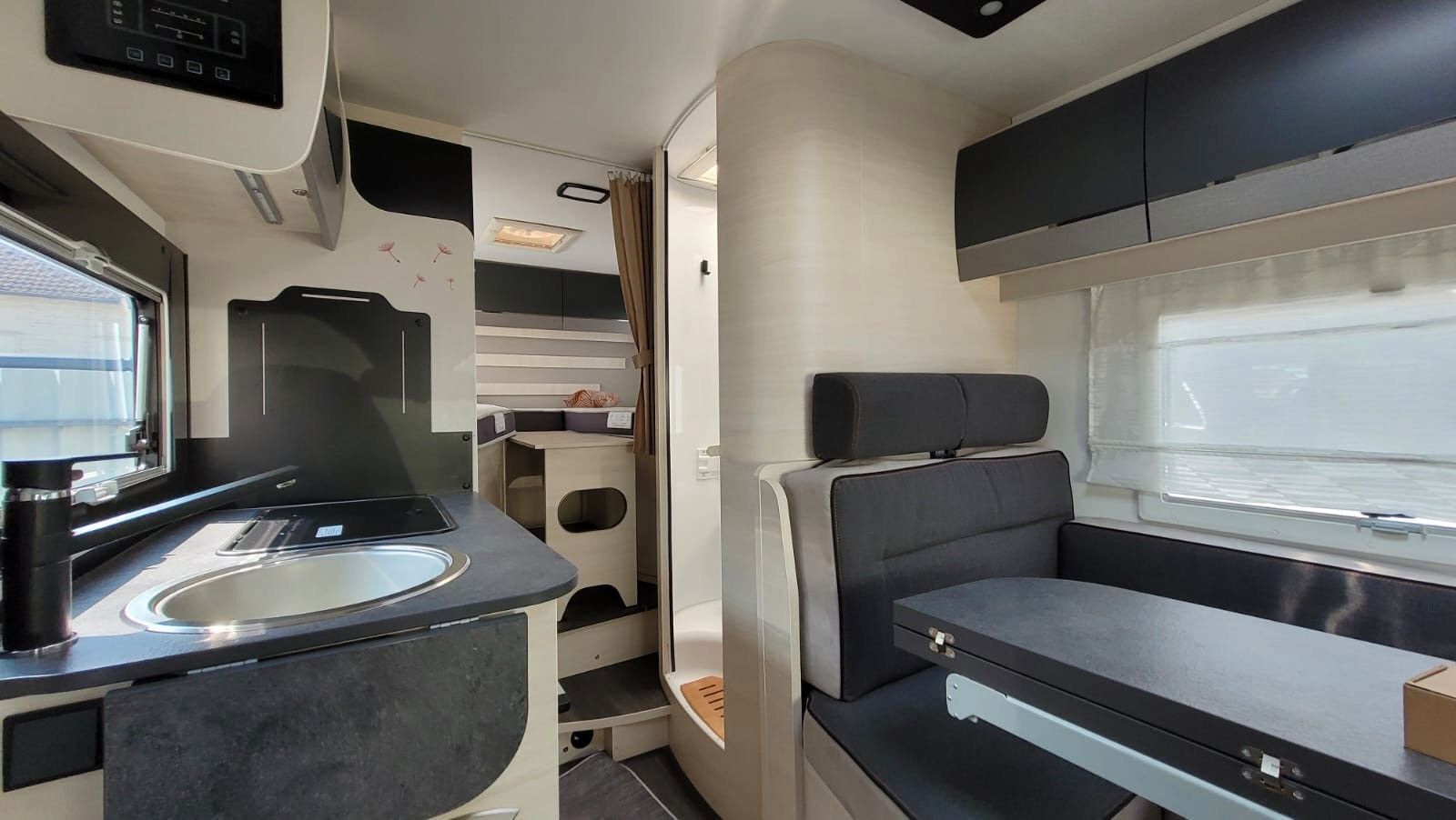 Fahrzeugabbildung Chausson 627 GA Titanium Ultimate *Hubstützen/Zusazluft*