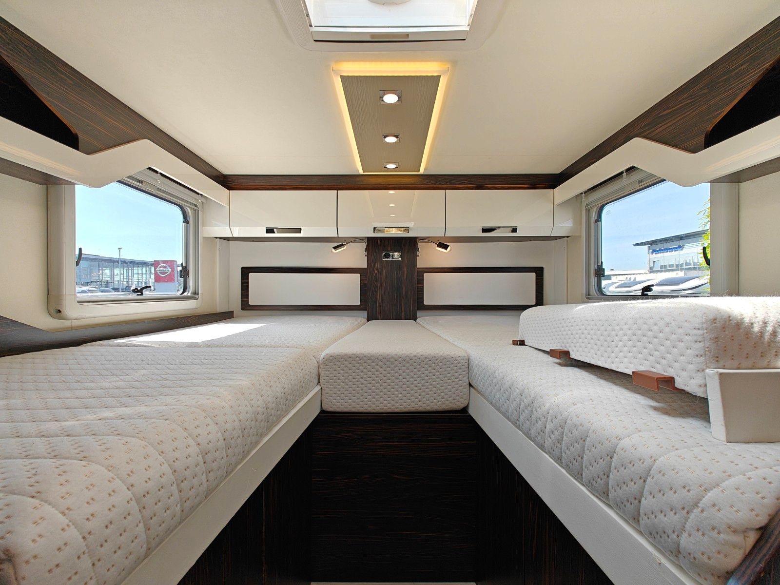 Fahrzeugabbildung Bürstner Elegance I 728 G - 150PS, SAT, TV, Navi, 2x AGM