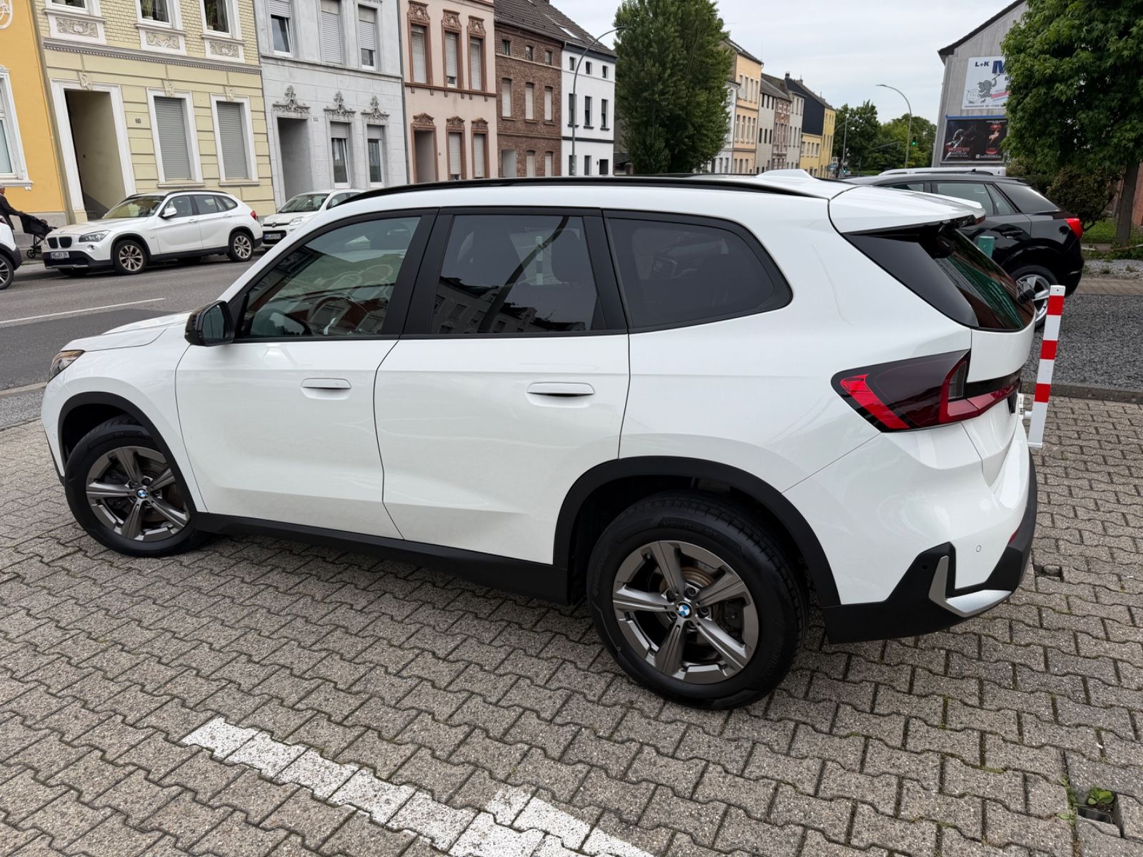 Fahrzeugabbildung BMW X1 23 d xDrive PANO TOTWINKEL KAMERA LEDER LED