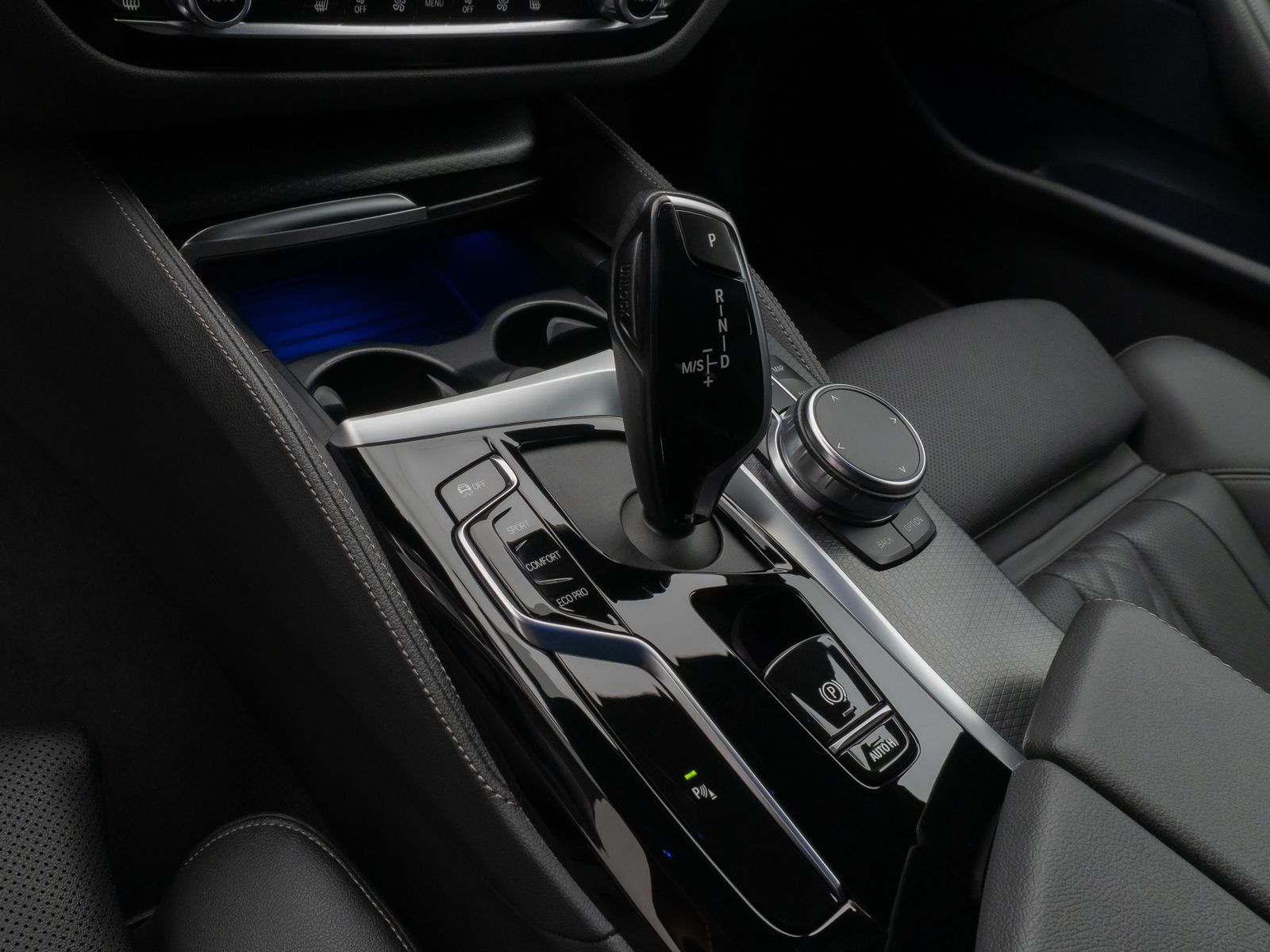 Fahrzeugabbildung BMW 530d xD M Sport DAB CockPitPro PDC Alarm 20Zoll