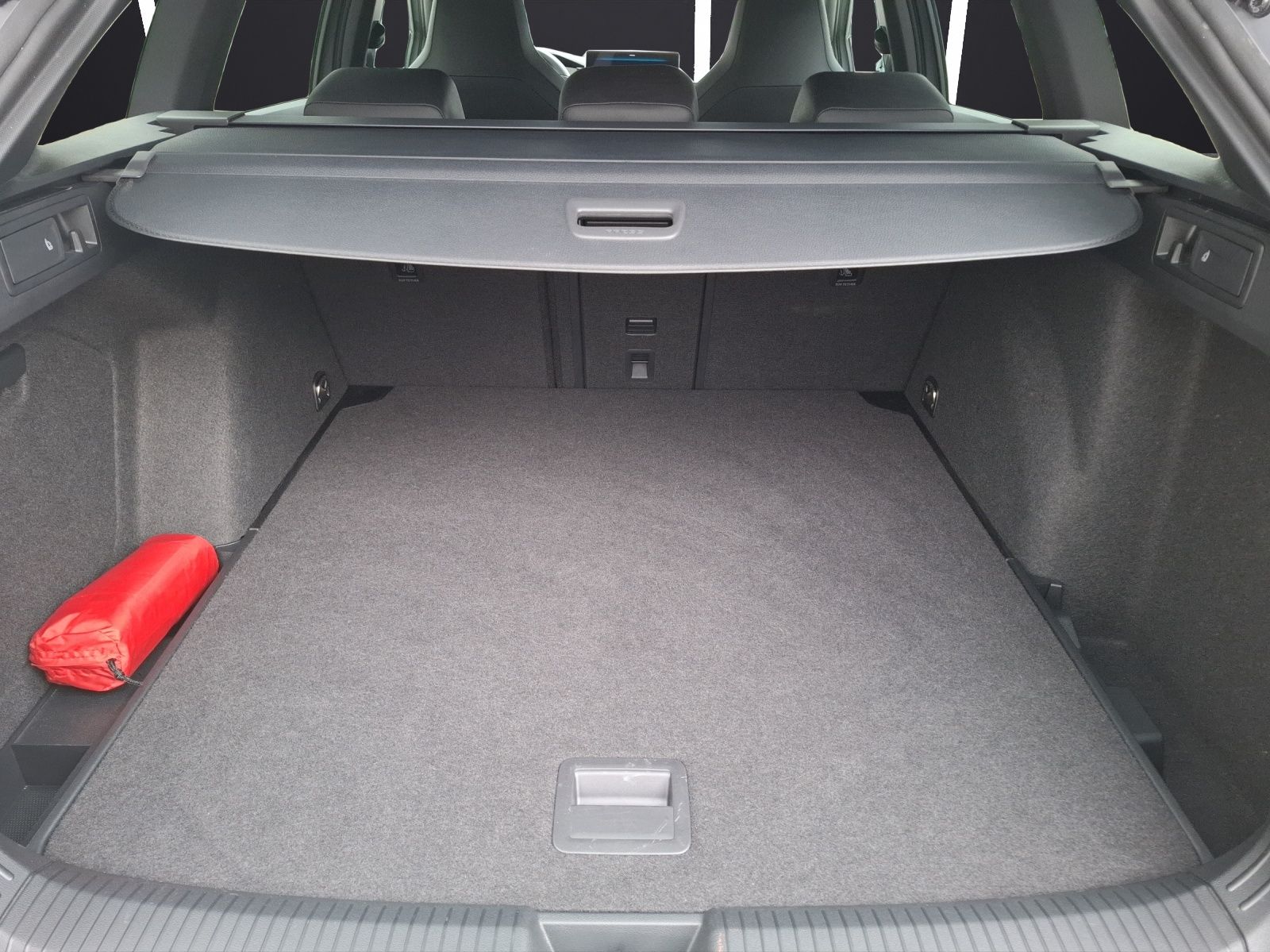 Fahrzeugabbildung Volkswagen Golf VIII Variant eTSI R-Line DSG Standhzg. LED