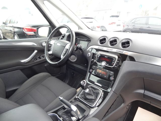 Fahrzeugabbildung Ford Galaxy Titanium/1.Hand/7-Sitzer/AHK/PDC/Panorama