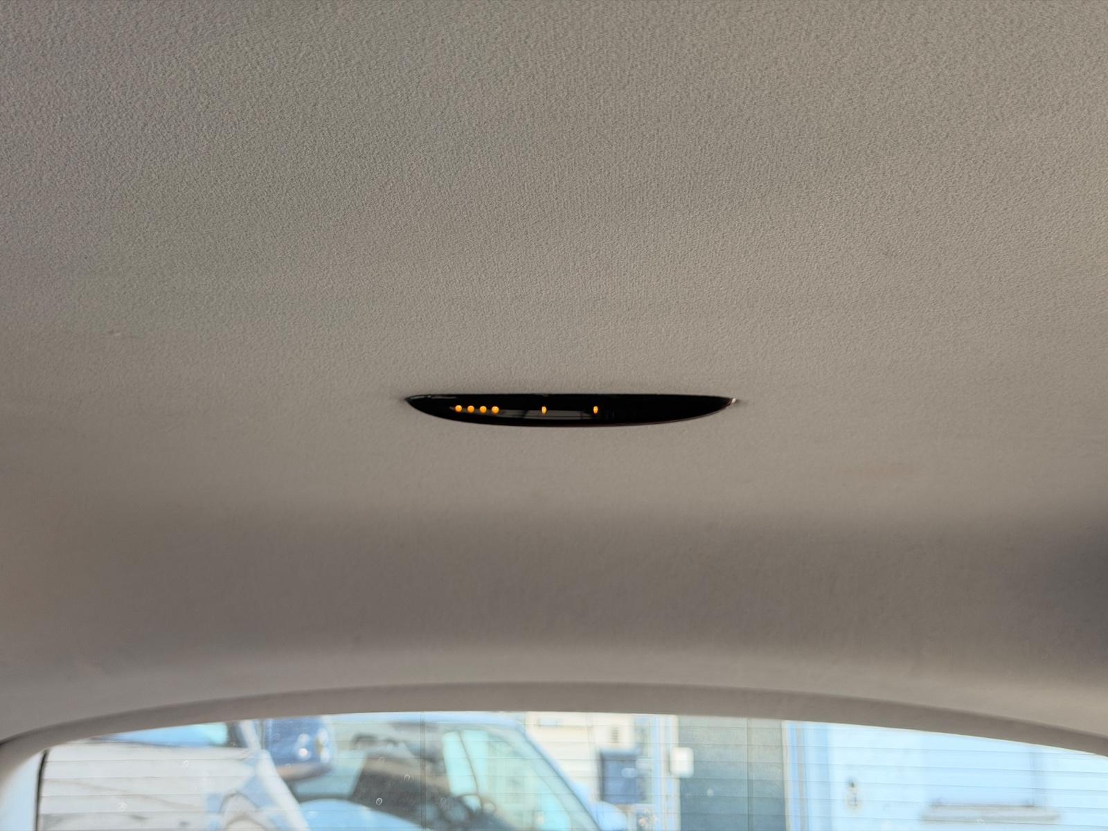Mercedes-Benz E200 2005 — photo 18