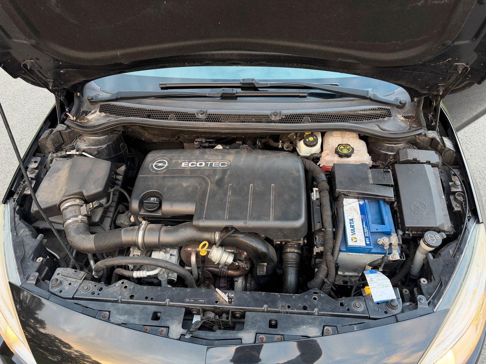 Opel Astra 2012 — photo 15
