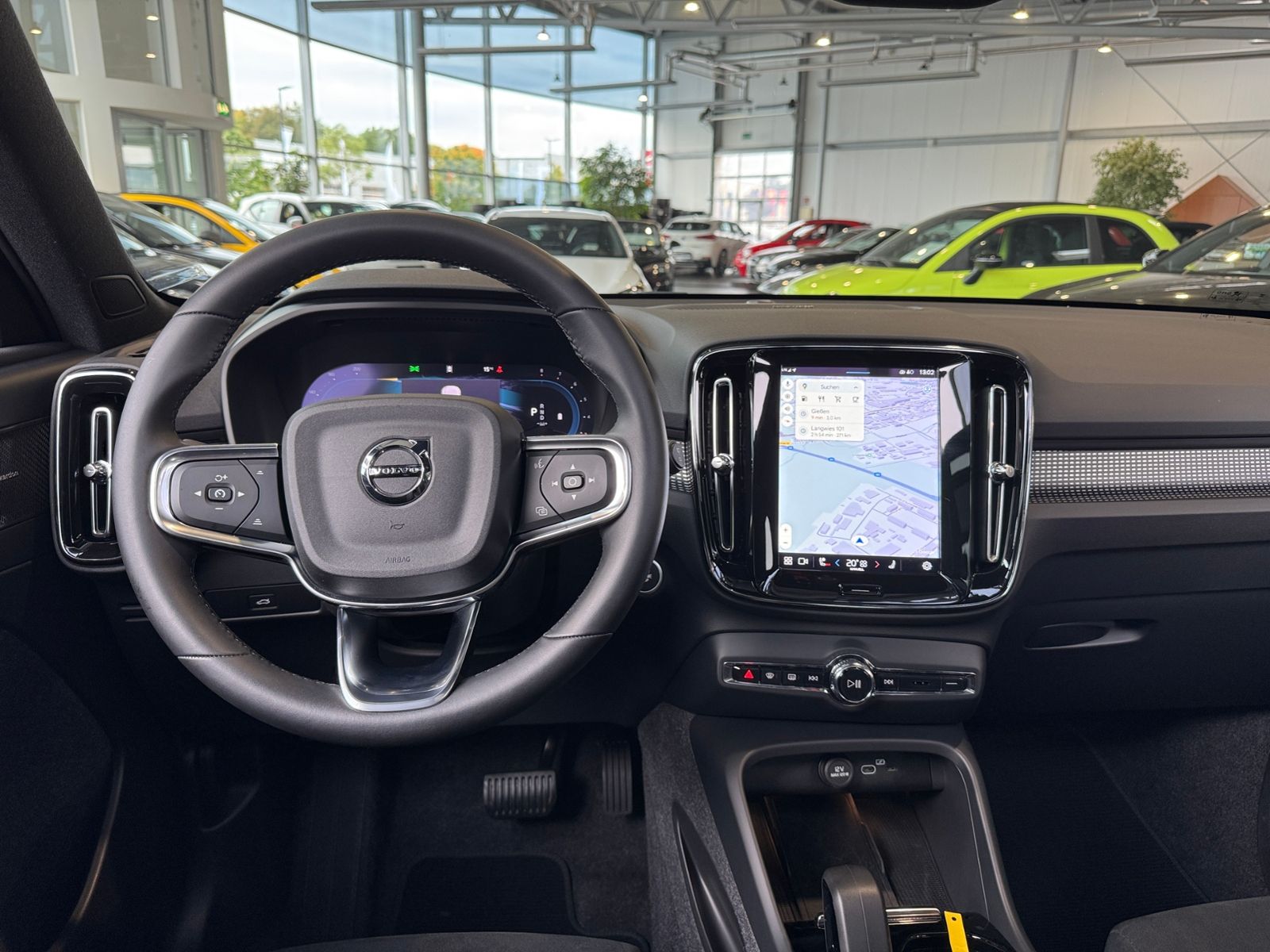 Fahrzeugabbildung Volvo XC40 Plus Dark 2WD NAVI LED AHK PANO