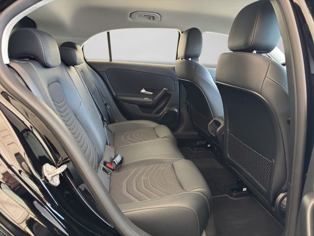 Fahrzeugabbildung Mercedes-Benz A 180 Style LED+Kamera+CarPlay+Navi+Spur