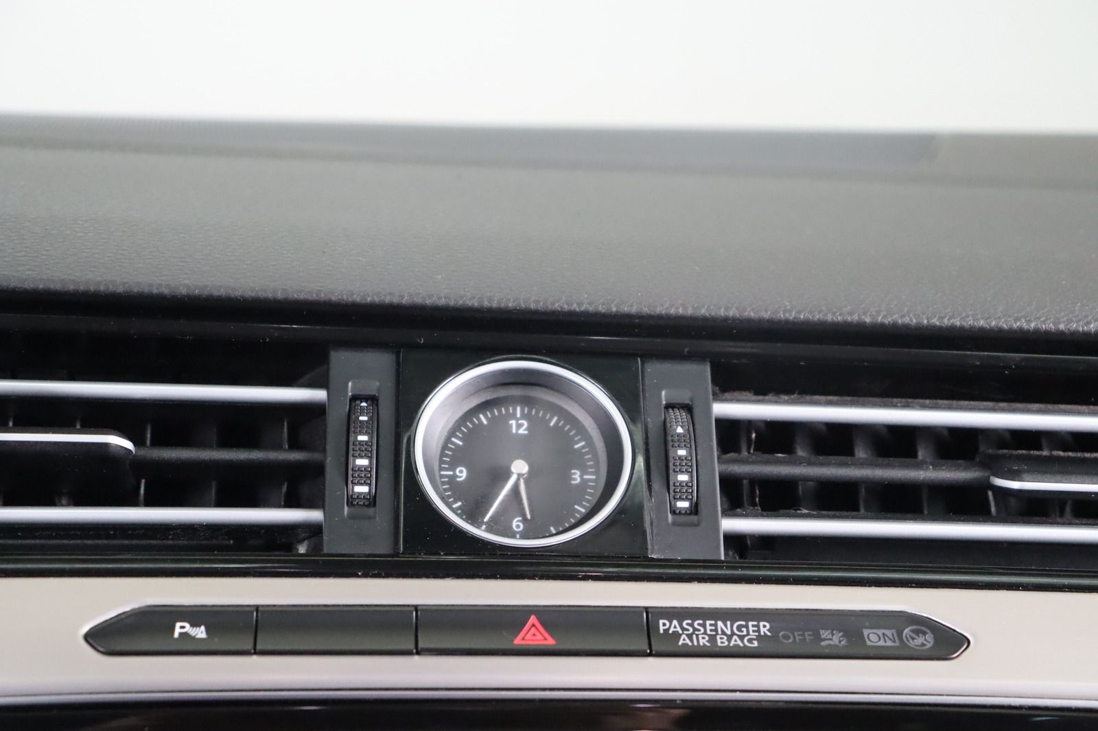 Fahrzeugabbildung Volkswagen Passat 4MOTION * Navi * LED * Massage