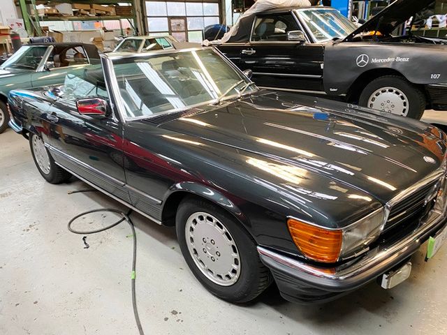 Mercedes-Benz SL 300 r107 deutsches auto