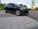 BMW X2 sDrive18i Advantage - AHK+RFK+NAVI+Autom. - BMW X2 von privat