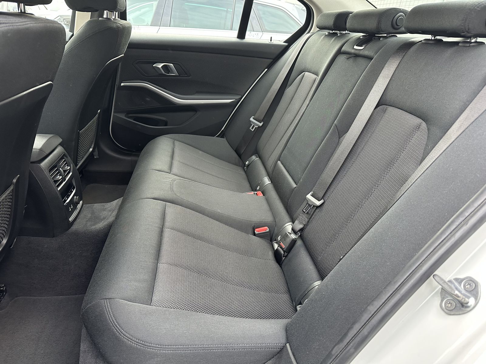 Fahrzeugabbildung BMW 318d Advantage Aut. NAV+LED+SHZ+PDC+TEMPOMAT+2Hd