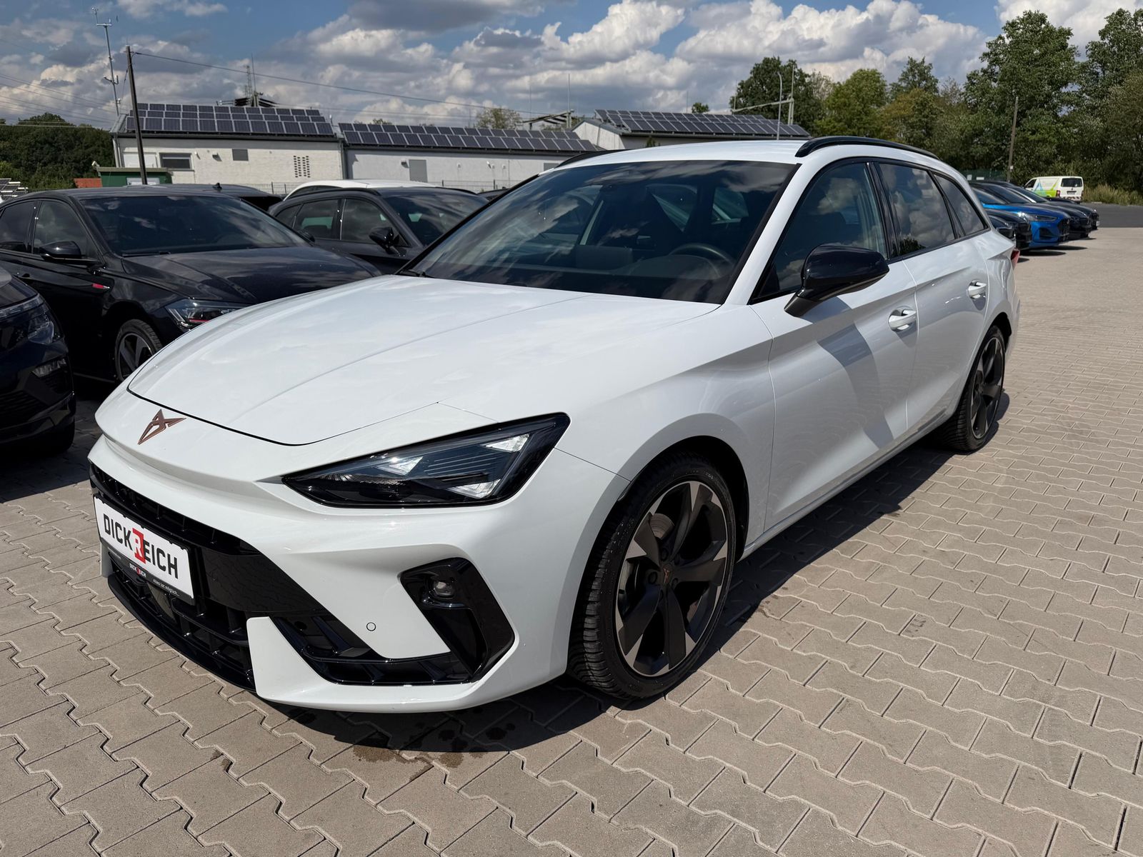 Fahrzeugabbildung CUPRA Leon 1.5 eTSI DSG AHK*DYNAMICA*EDGE*LED*5JGARAN.