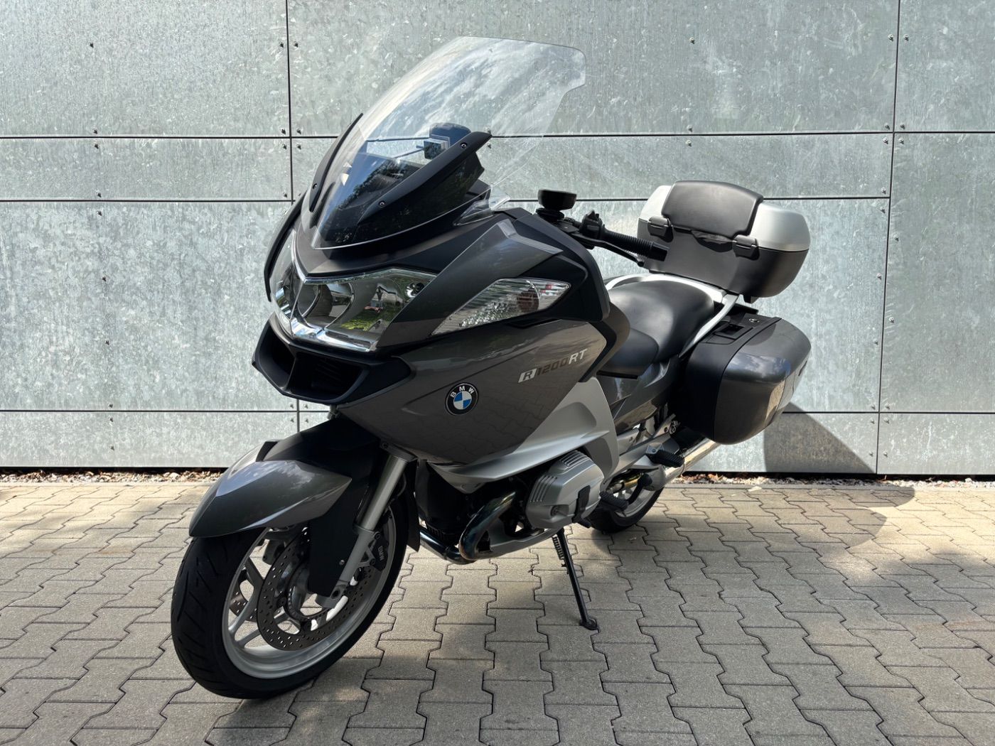 Fahrzeugabbildung BMW R 1200 RT mit Topcase und Navigator aus 1. Hand