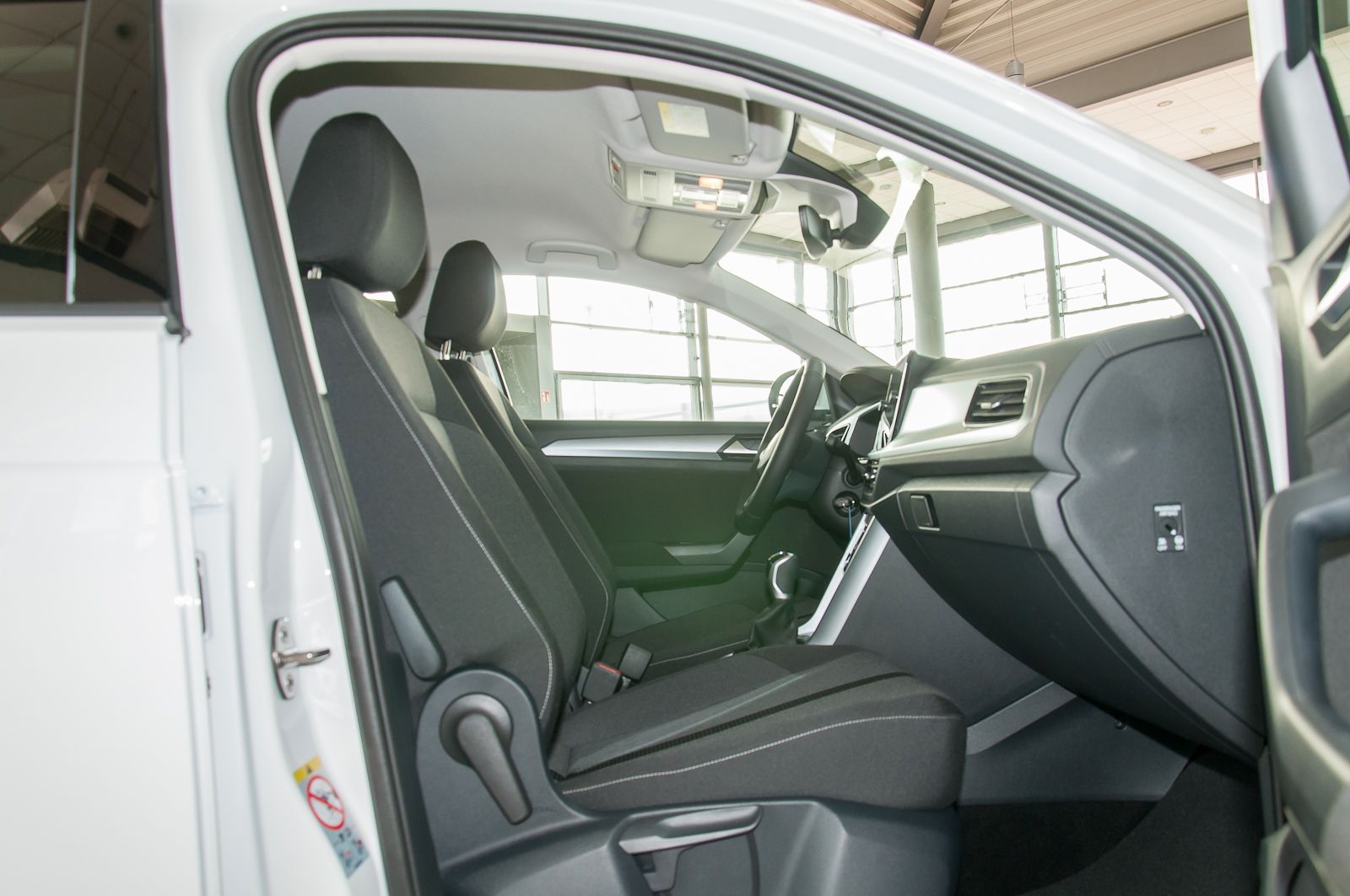 Fahrzeugabbildung Volkswagen T-Roc Life 1.0 l TSI OPF 110 PS 6-Gang