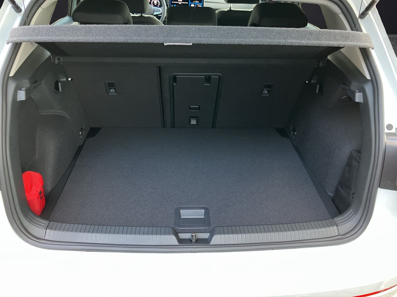 Fahrzeugabbildung Volkswagen Golf VIII TDI Life LED ACC RFK