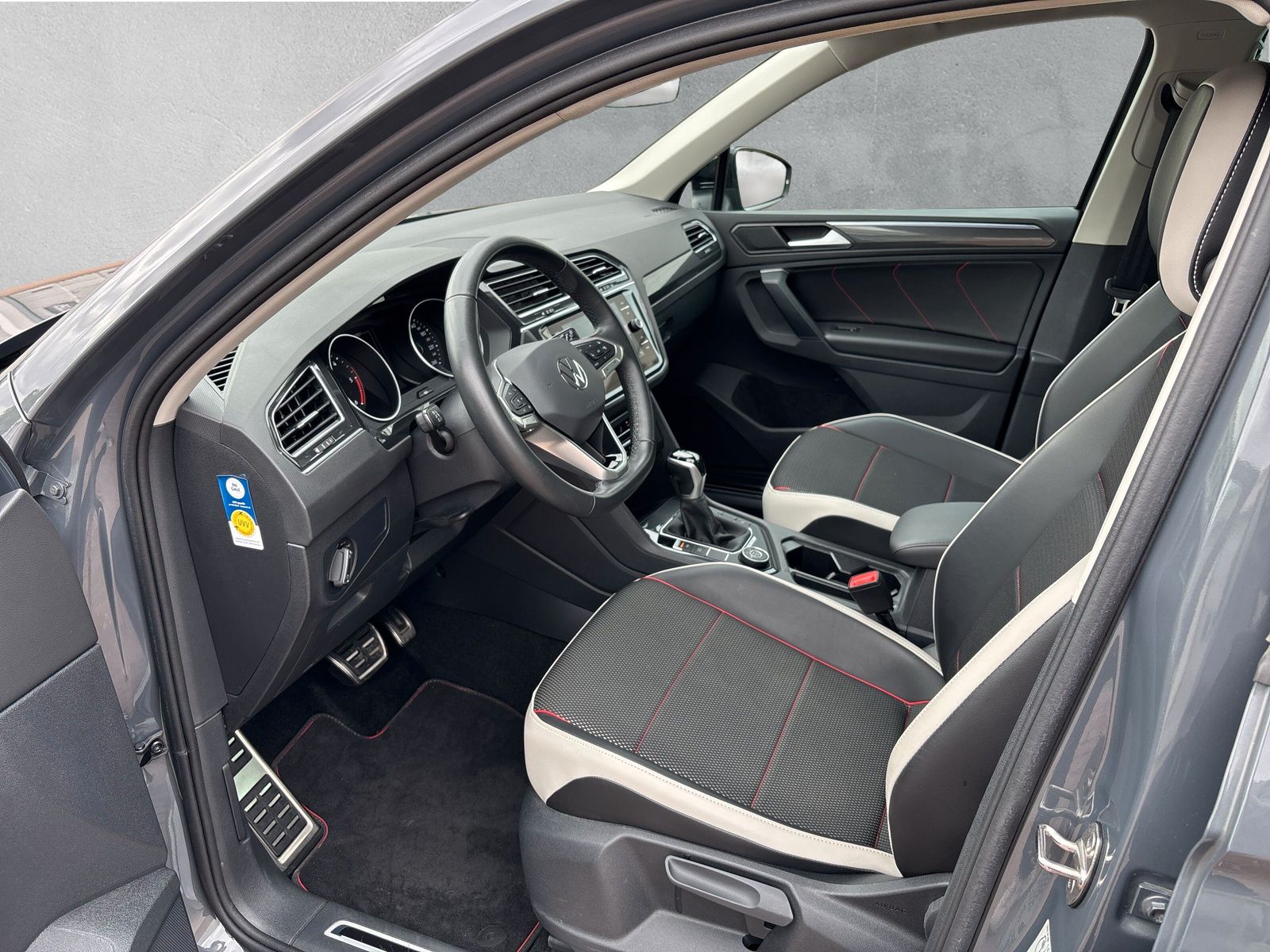 Fahrzeugabbildung Volkswagen Tiguan Sport 2.0 TDI 4Motion AHK Standhzg