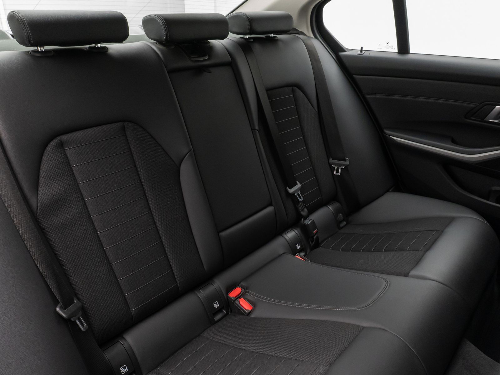 Fahrzeugabbildung BMW 320d Lim. DAB HUD CockPitPro Leder PDC Sport
