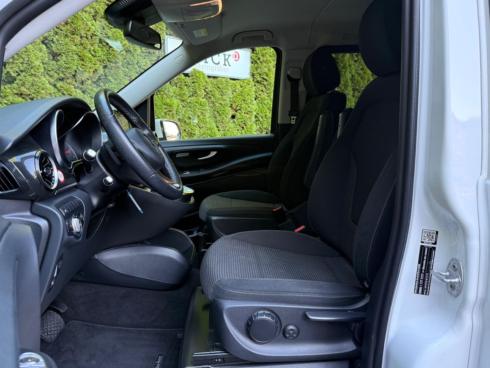 Vehicle illustration Mercedes-Benz V 220 d 9G Long LED+MBUX+DISTR+KAM+SHZ+PARK+7Si