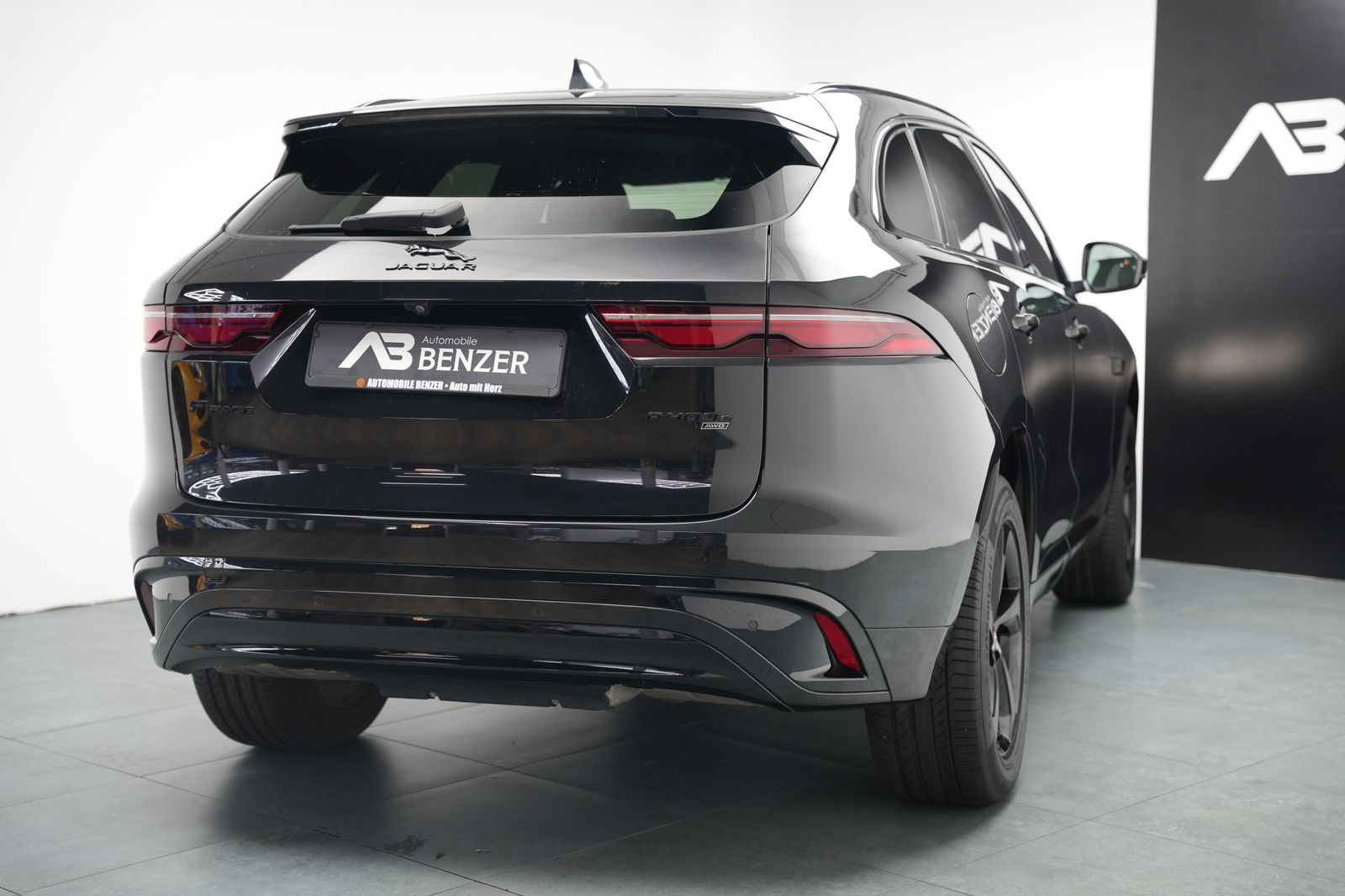 Fahrzeugabbildung Jaguar F-PACE R-Dynamic S *Meridian*Ambiente*Alcantara