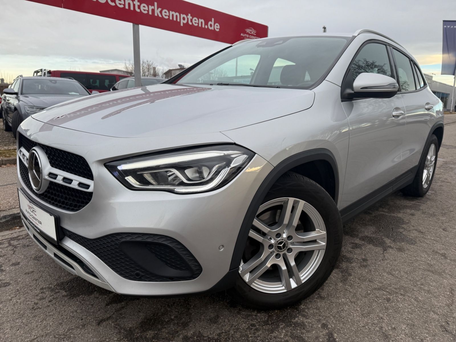 MERCEDES-BENZ GLA 220 d 4Matic*LED