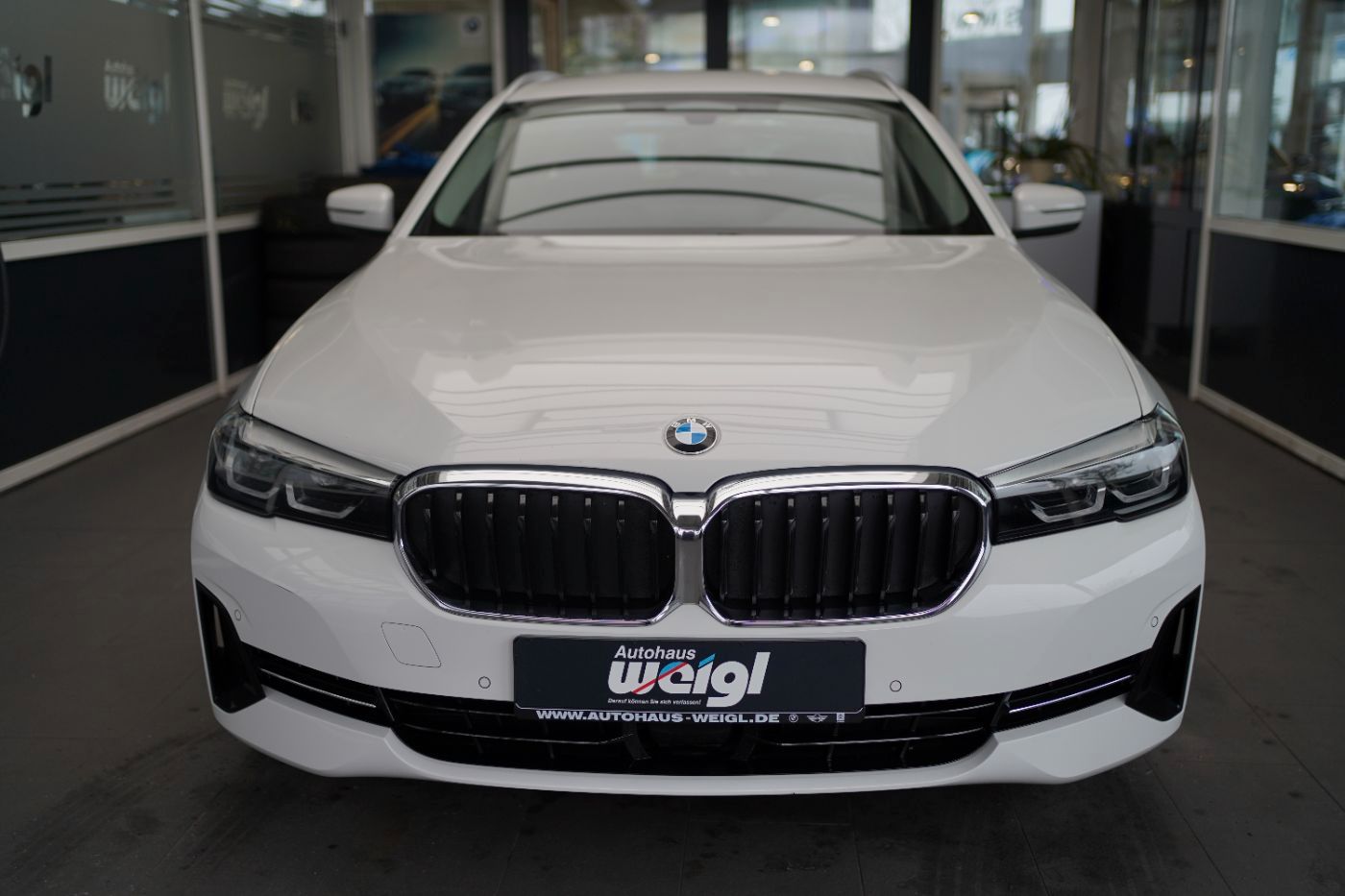Fahrzeugabbildung BMW 530d xDrive +ParkingAssist+AHK+HarmanKardonSyste