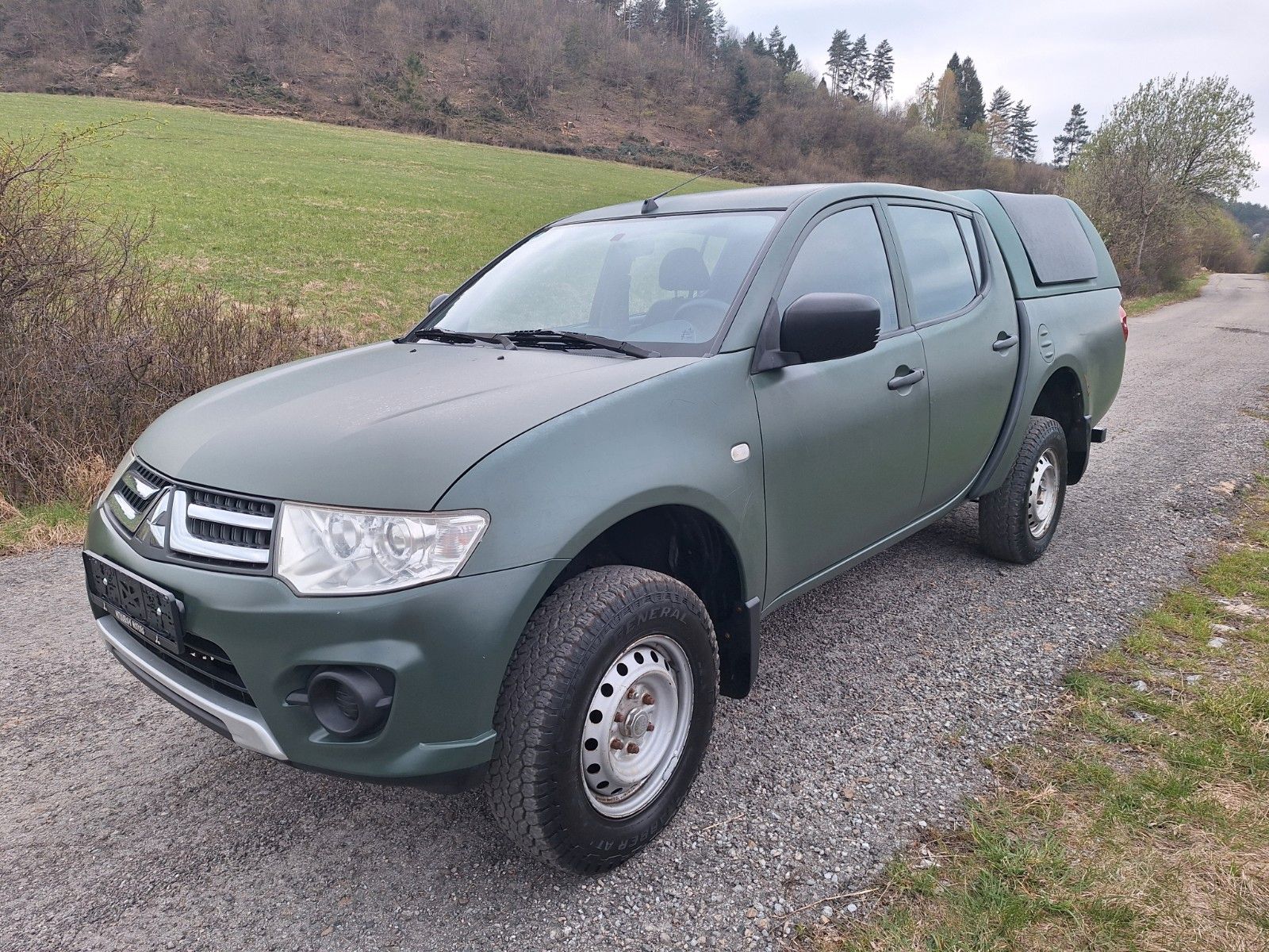 MITSUBISHI L200