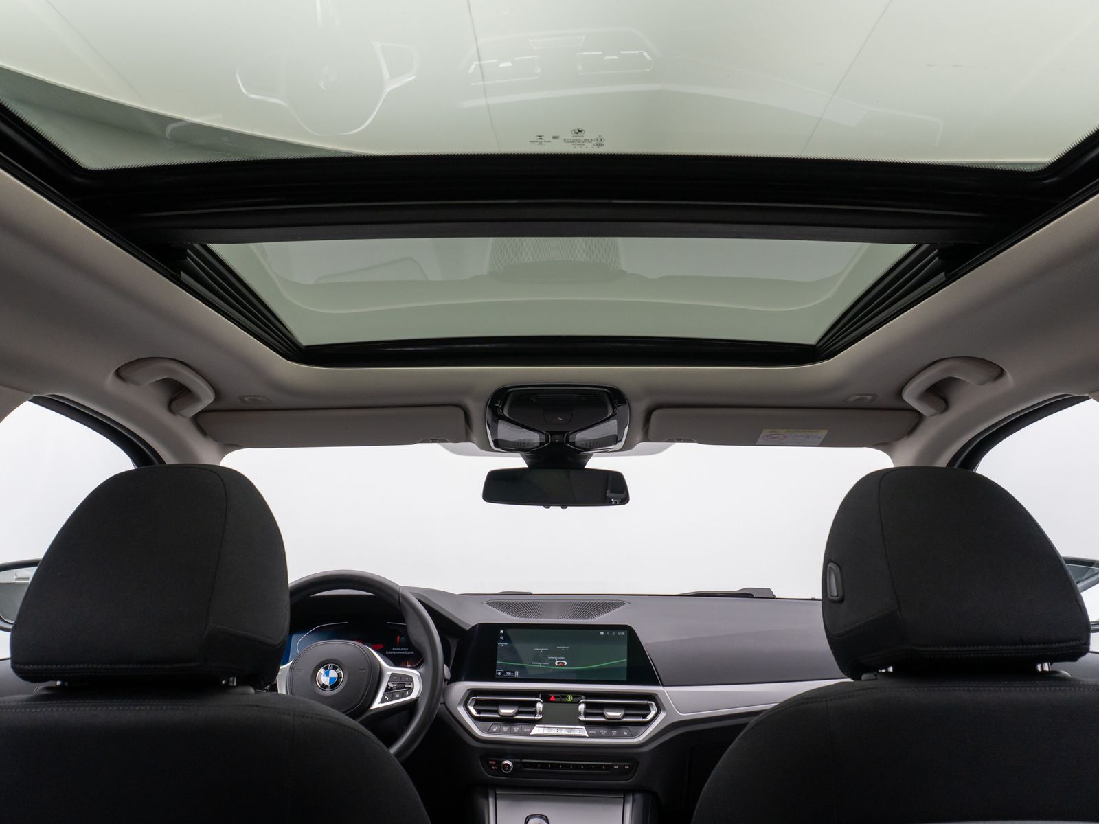 Fahrzeugabbildung BMW 320d  xD Panorama Kamera HUD DAB H/K Lenkradhzg