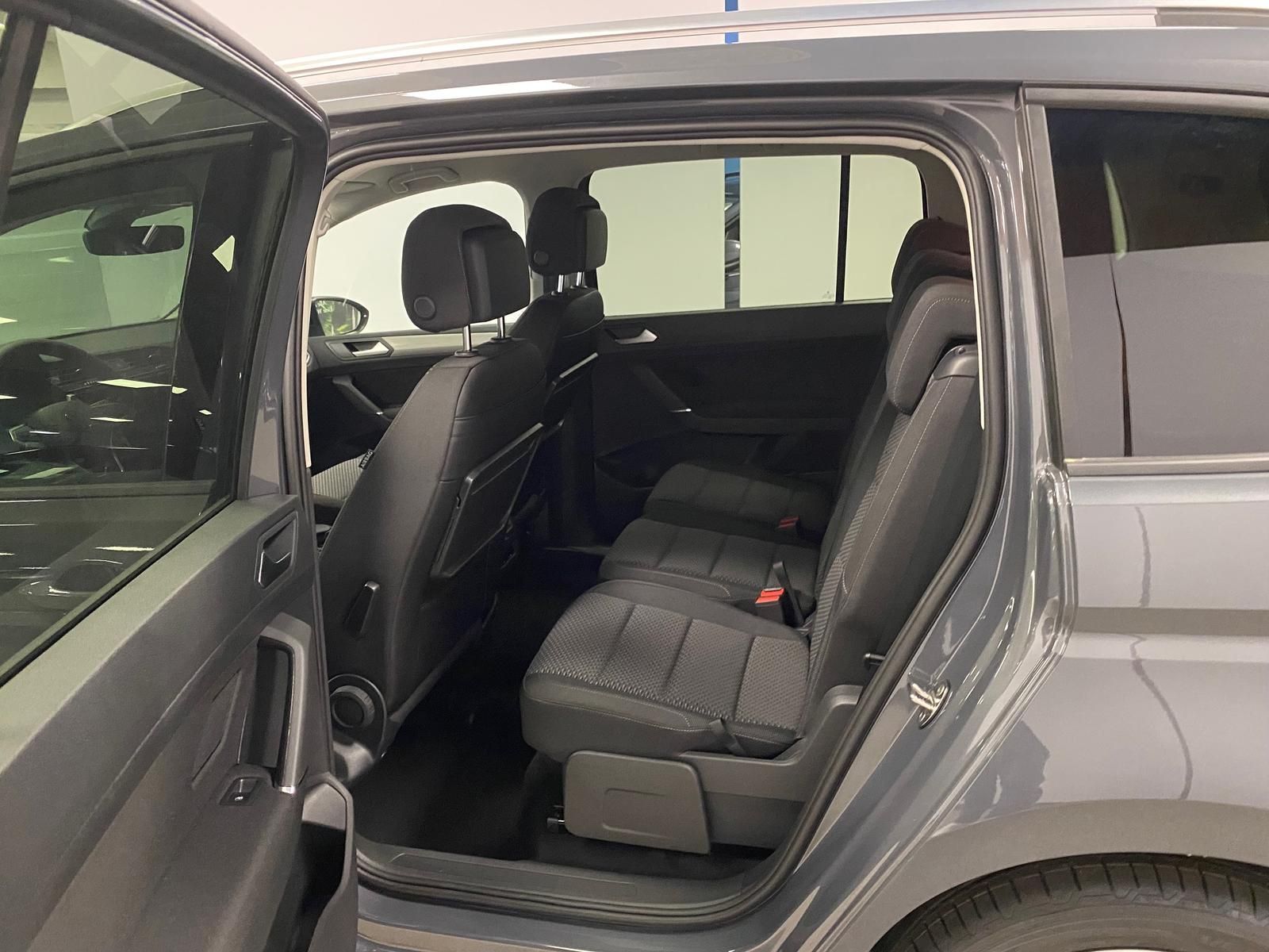 Fahrzeugabbildung Volkswagen Touran 1.5 TSI R-Line COMFORTLINE DSG+ACC+AHK