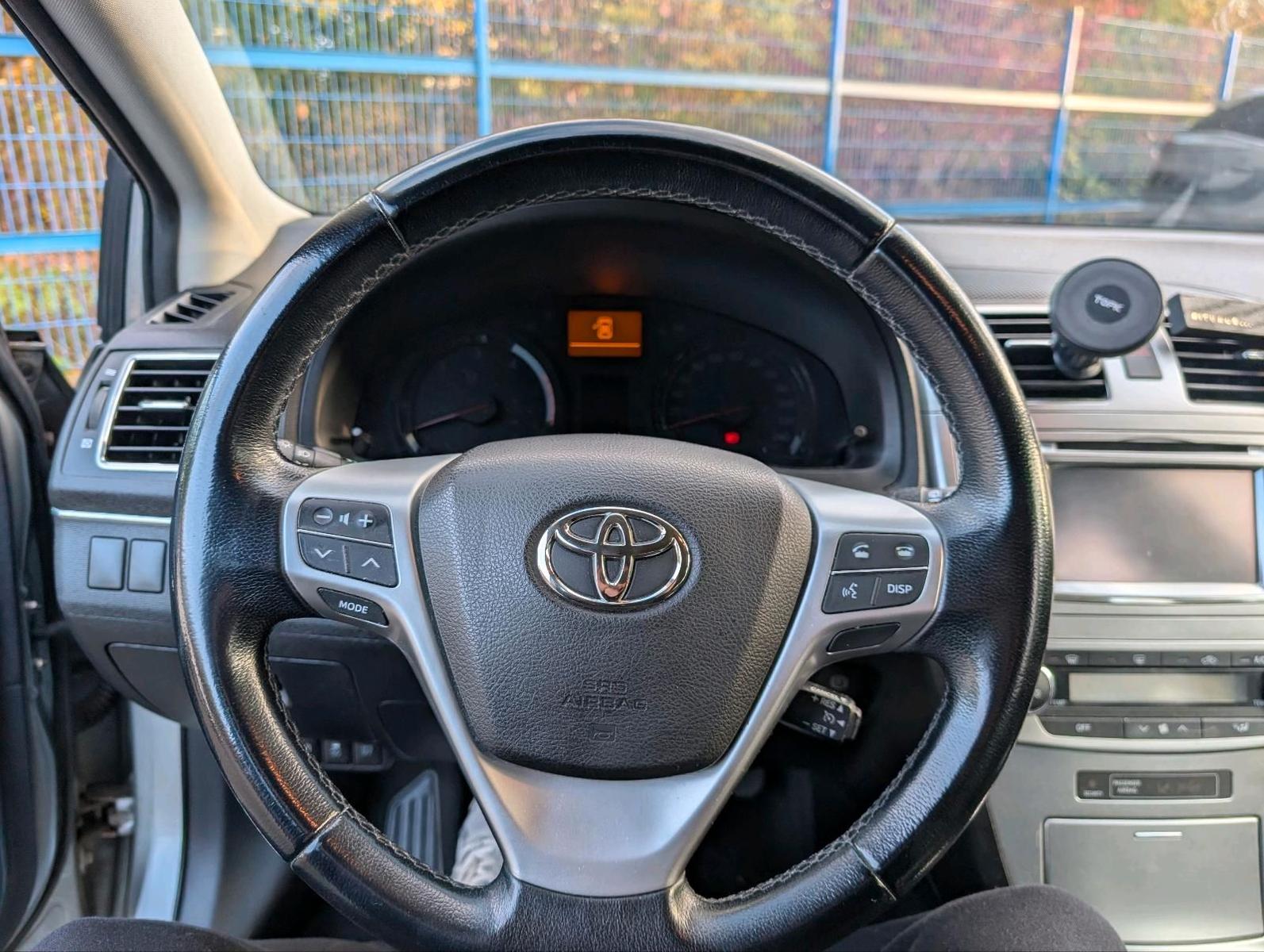 Toyota Avensis 2011 — photo 10
