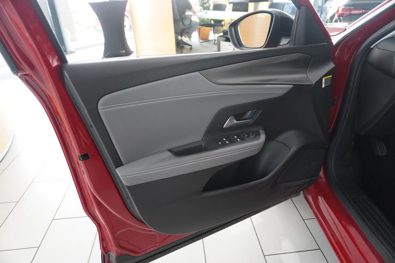 Fahrzeugabbildung Opel Mokka ELEGANCE 1.2T NAVI/LED/KAMERA/SPORT/SH/DAB