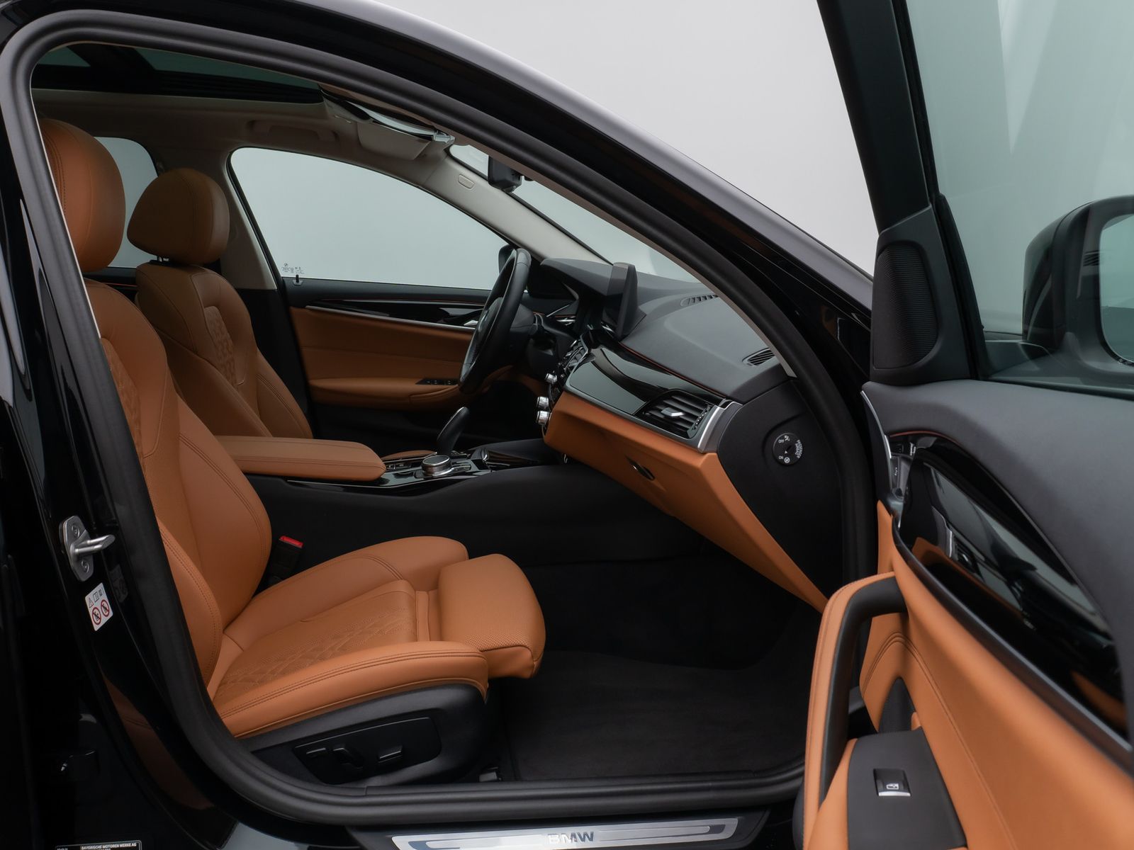 Fahrzeugabbildung BMW 520d Panorama Kamera DAB HiFi AHK M Sport Alarm