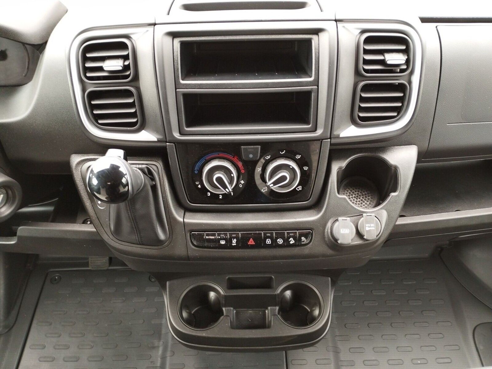 Fahrzeugabbildung Sunlight Adventure Cliff 600 Automatik, Dörr Edition, LTE
