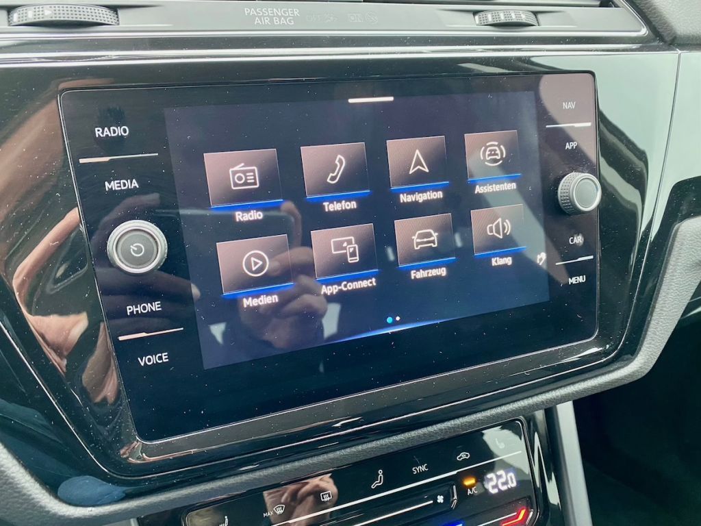 Fahrzeugabbildung Volkswagen Touran 1.5 TSI DSG 7-SITZER AAC AHK LED NAVI