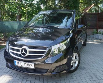 Mercedes V 220 - 1