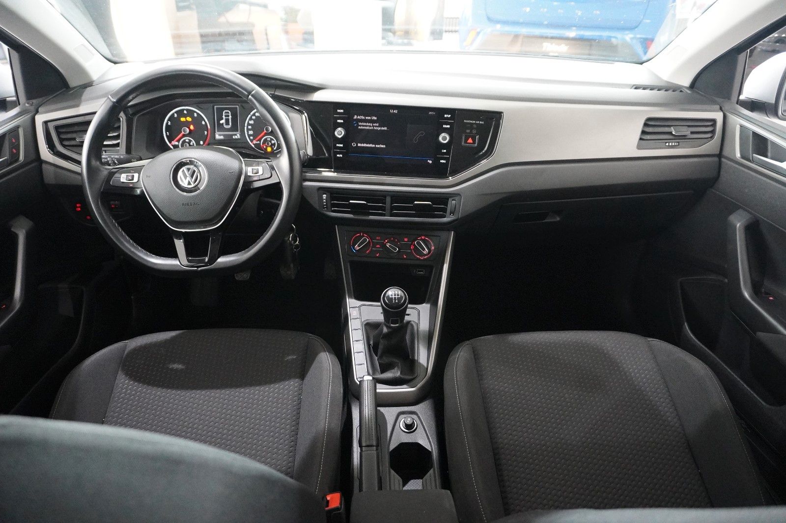 Fahrzeugabbildung Volkswagen Polo VI 1.0 TSI COMFORTLINE LED/KLIMA/SHZ/USB